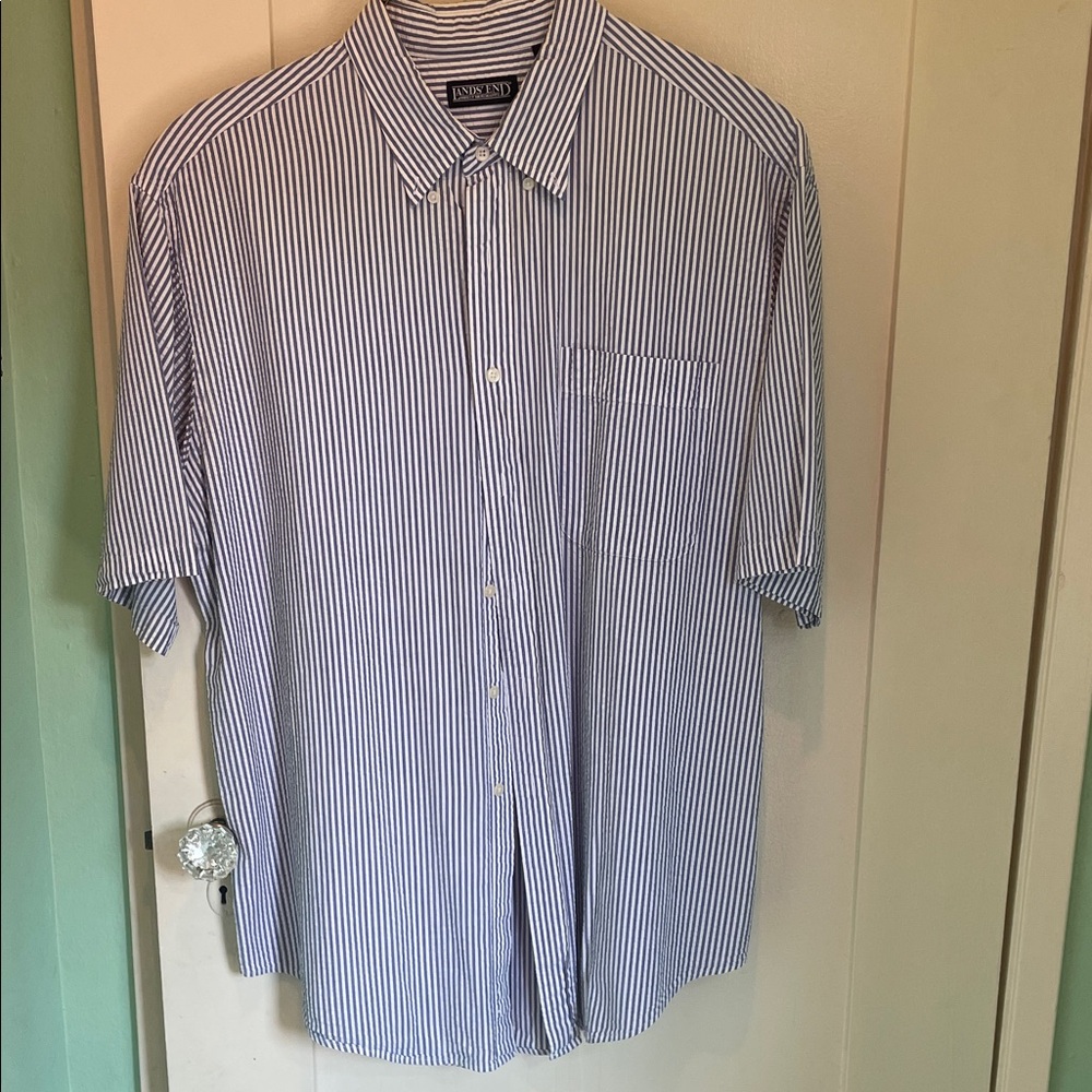 Roundtree & Yorke White and Blue Striped Casual Shirt